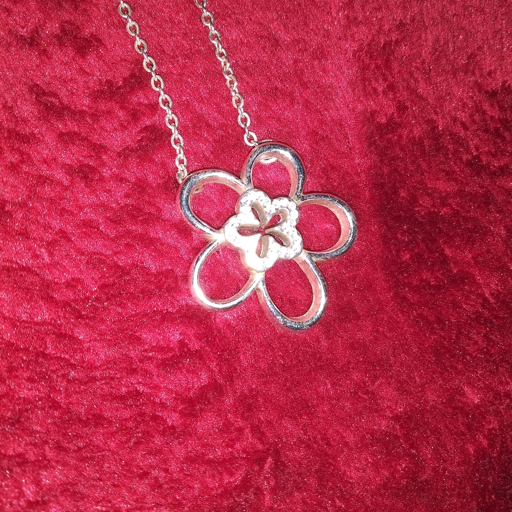 Brighton flower necklace